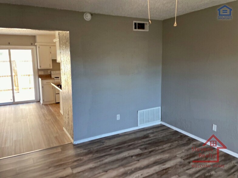 Building Photo - 2111 NW Lindy Ave