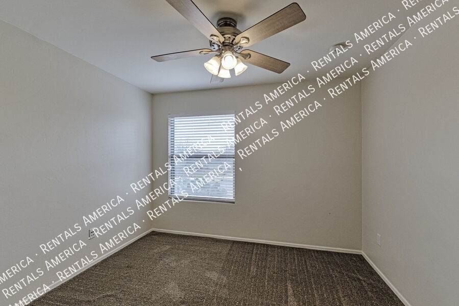 Building Photo - 6615 E Splendid Ln