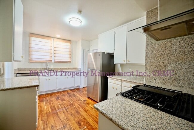 Building Photo - 13 Maple Ave