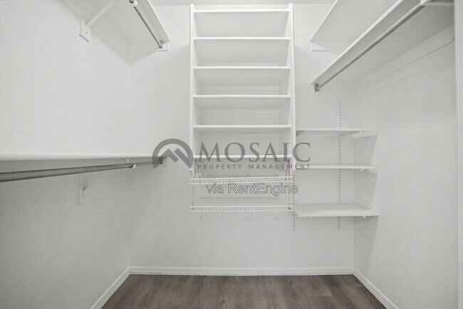 Building Photo - 2033 E Willow Wick Rd