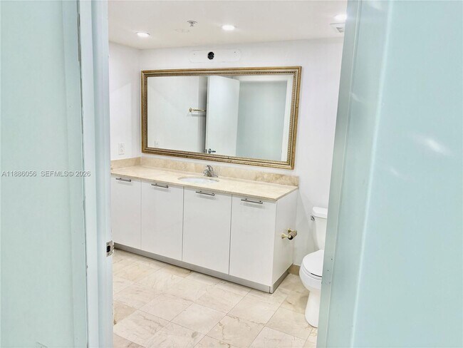 Building Photo - 1800 N Bayshore Dr