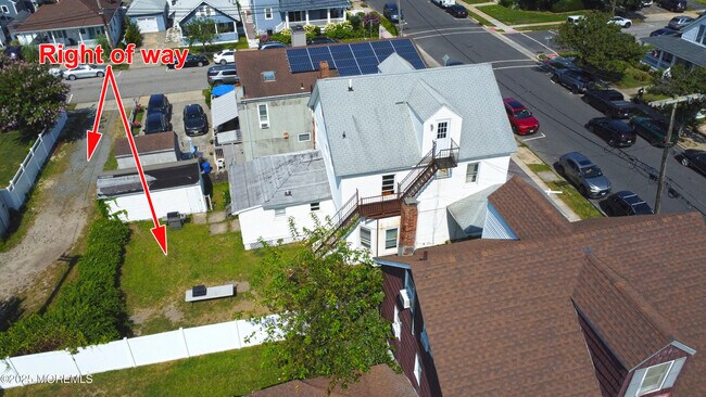 Building Photo - 113 12th Ave