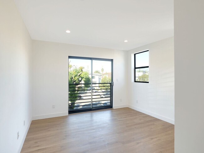 Building Photo - 1856 Redondo Blvd