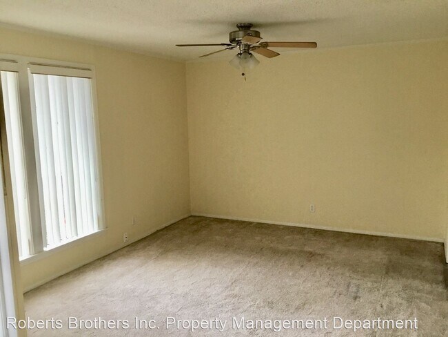 Building Photo - 1 br, 1 bath House - 1088 Sea Cliff Dr N
