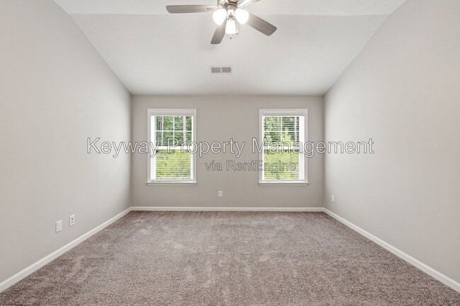 Building Photo - 228 Linsmore Ave