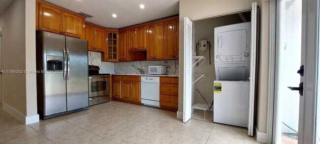 Building Photo - 4821 SW 129th Ave