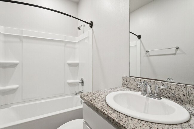 Building Photo - 4-Bed, 2-Bath Home in Slidell – Move-In Re...