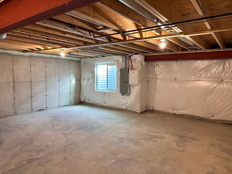 Building Photo - 14353 S Charlton Pl