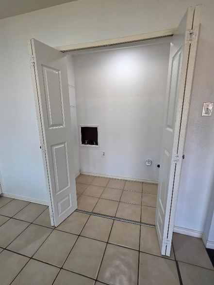 Building Photo - 3011 Lockwood Cir