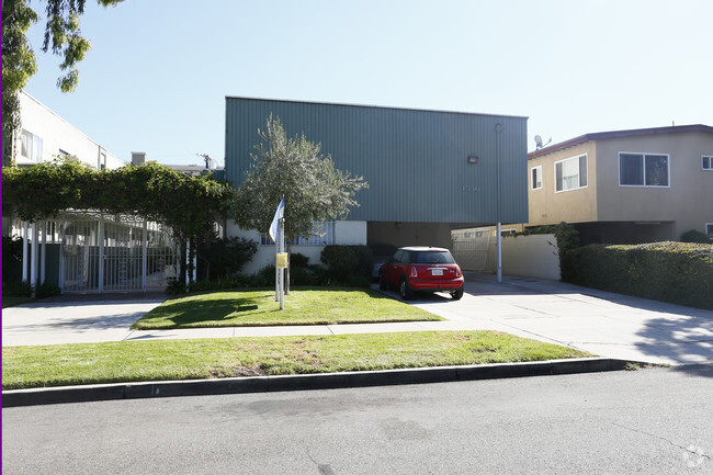 Primary Photo - 3556 Jasmine Ave