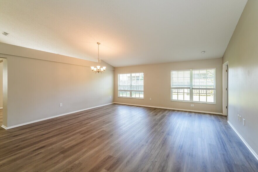 Building Photo - 1434 Lakehurst Way