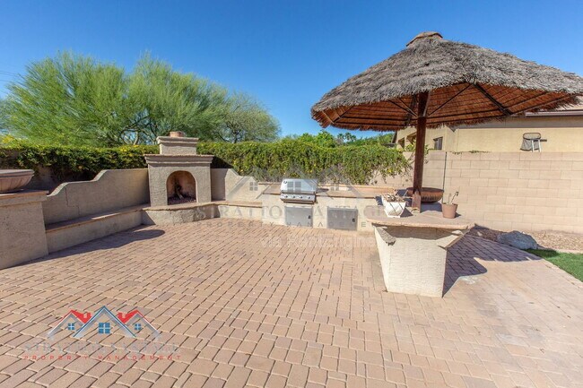 Building Photo - 661 E Julian Dr