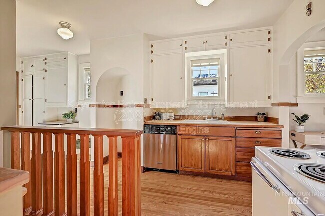 Building Photo - 1512 S Grant Ave