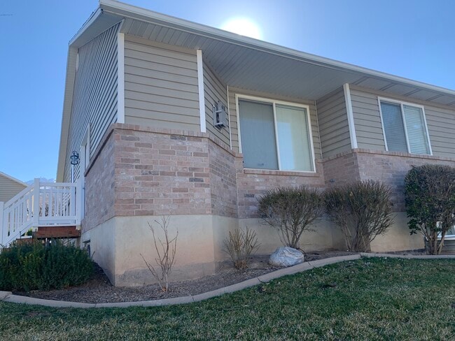 Building Photo - 325 E 100 S