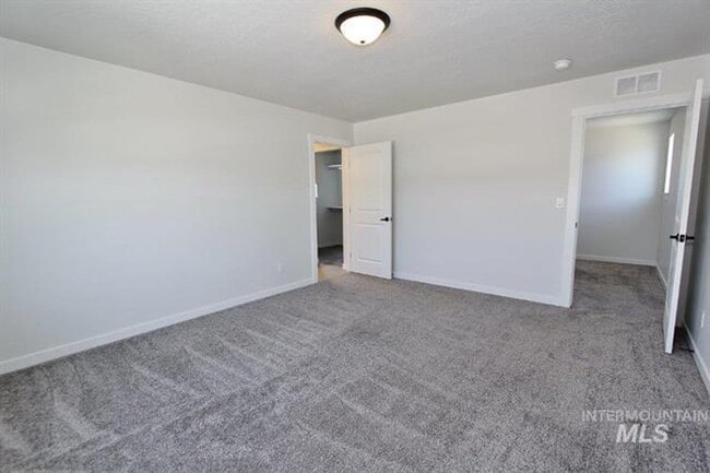 Building Photo - Gorgeous, Sparkling Clean Home, 15 Minutes...