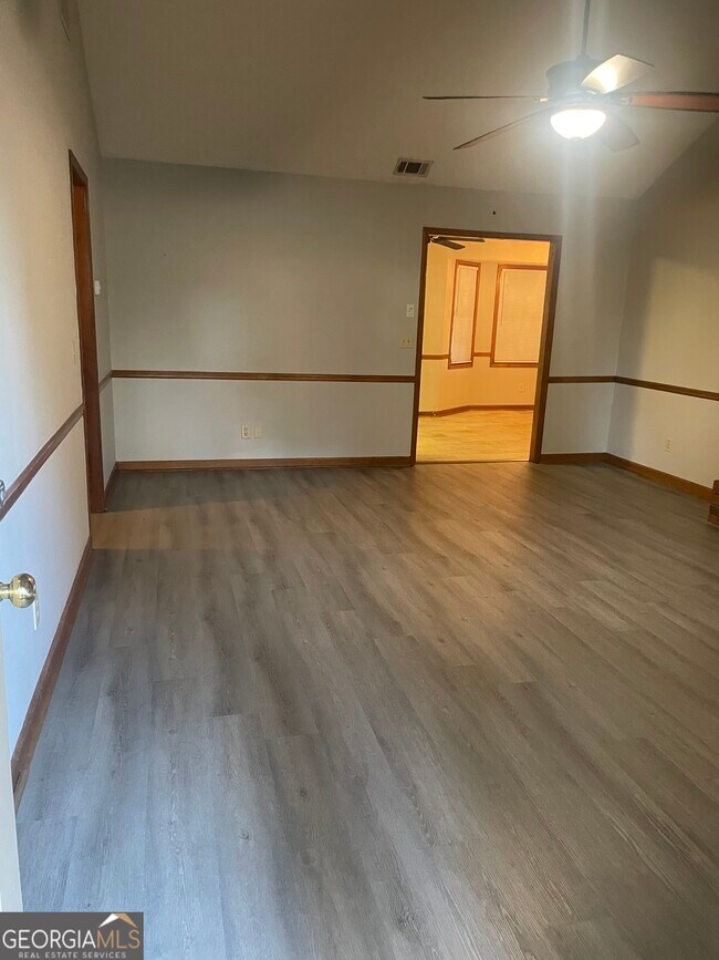 Building Photo - 3449 Creekwood Dr SE