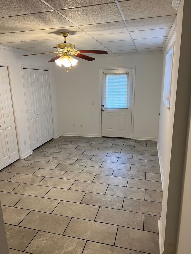 Building Photo - 2 bedroom/2.5 bath Condo Kingsport, TN