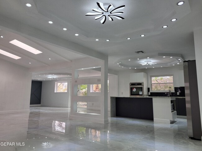 Building Photo - 806 Cortijo Dr