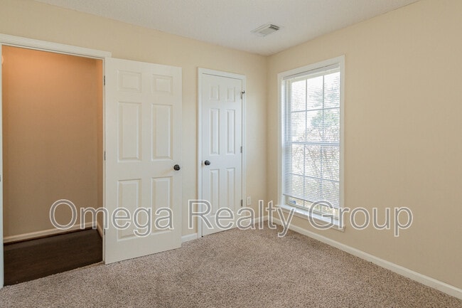 Building Photo - 13865 Roanoke Dr