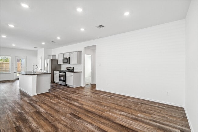 Building Photo - 5930 Hampton Vly Dr