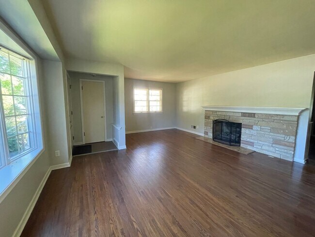 Building Photo - East Grand Rapids Schools! Single Family Home!