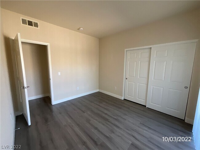 Building Photo - 1050 E Cactus Ave