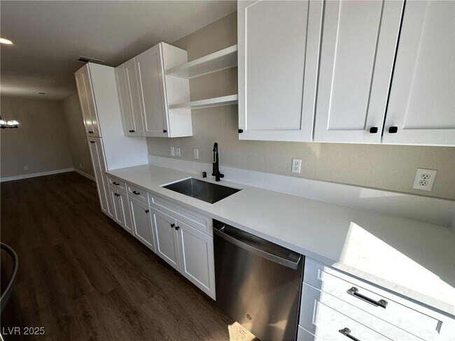 Building Photo - 2010 S Highland Ave