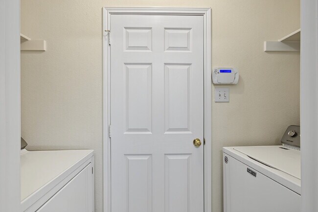 Building Photo - Single Family 3 Bedroom for Rent