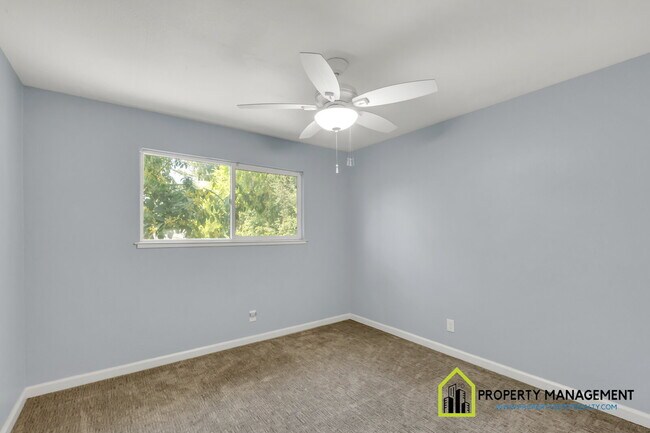 Building Photo - Charming 3-Bed Oasis with 2 Full Baths in Sacramento's Serene Pocket Neighborhood