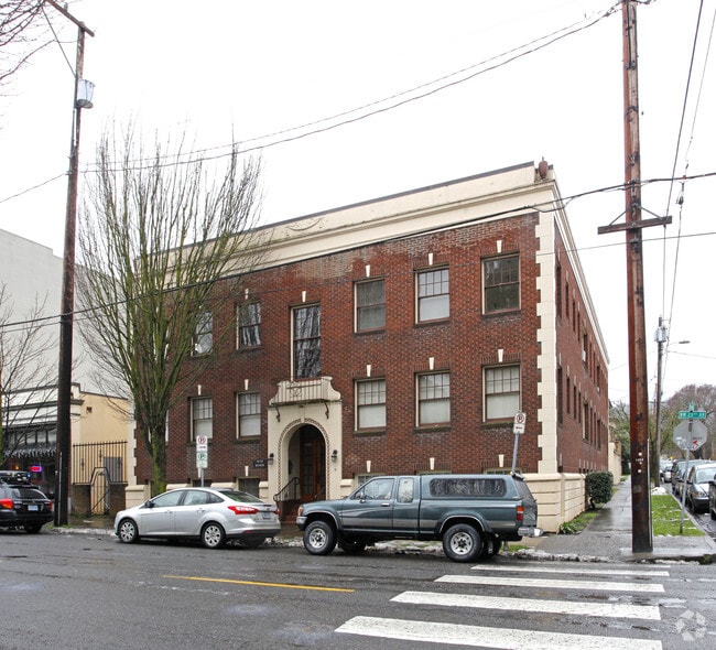 Primary Photo - Ritz Manor