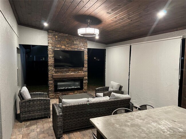 Building Photo - 18505 3rd Ave