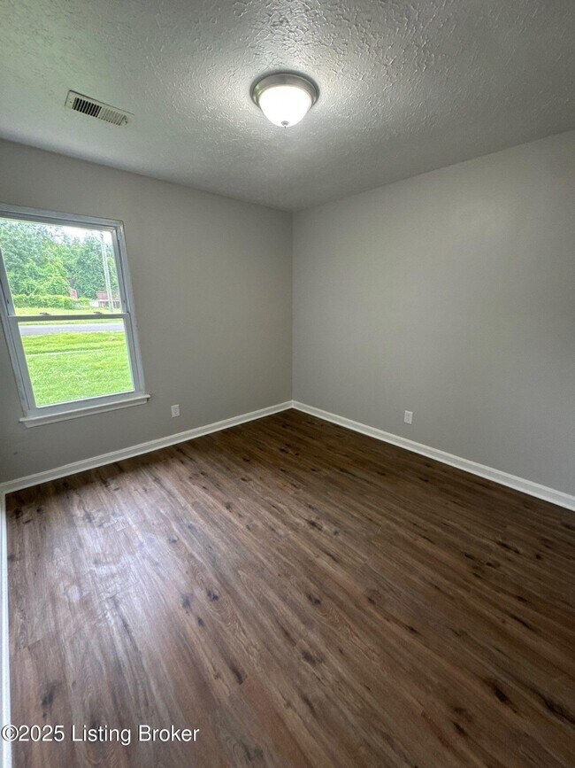 Building Photo - 9705 Turnpike View Dr
