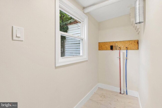 Building Photo - 1221 N 50th St