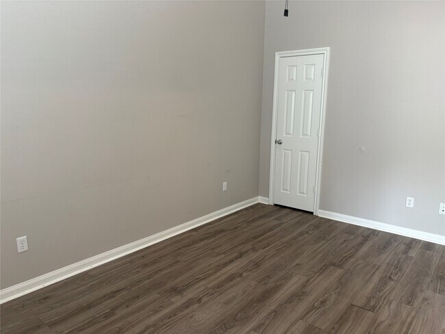 Building Photo - 16839 Balmoral St