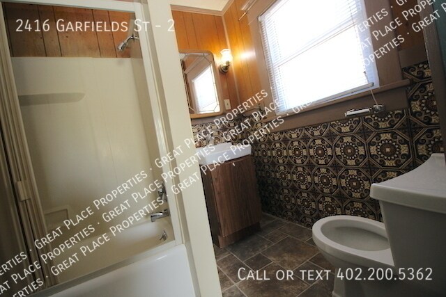 Building Photo - 2416 Garfield St
