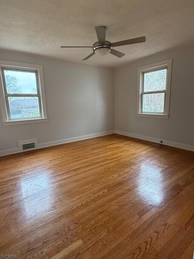 Building Photo - 271 Fuller Terrace