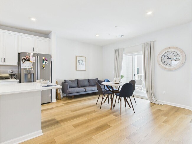 Building Photo - 642 Brookwood Glen Terrace