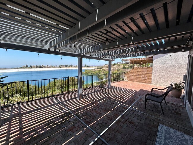 Building Photo - Dazzling Lake Summit Lake View Single Family Home!