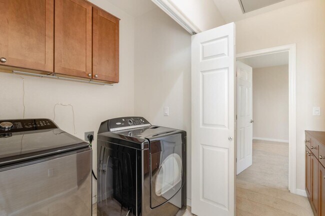Building Photo - 307 Bautista Pl