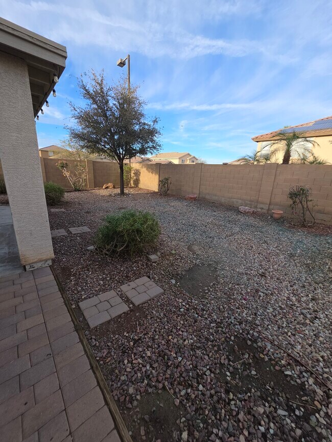 Building Photo - 1081 S 225th Ave