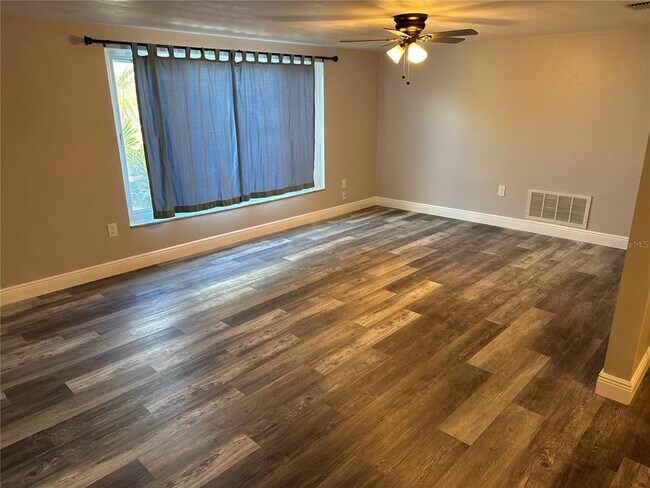 Building Photo - 7540 Venice Dr