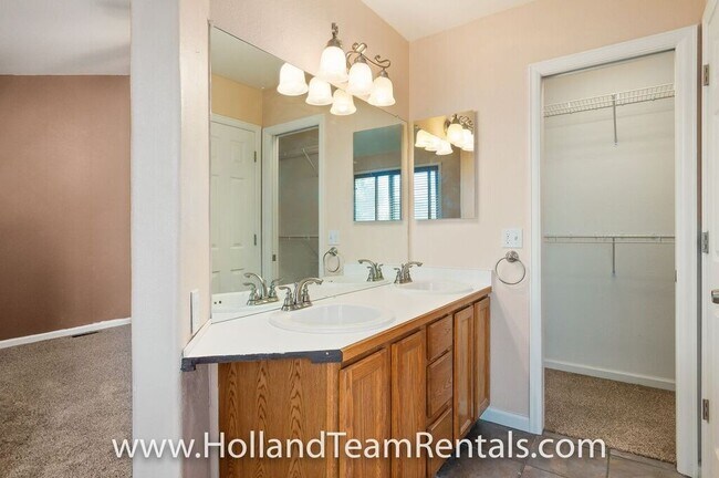 Building Photo - Large Home in Stonegate!