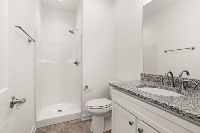 Building Photo - 3 Bed/3 Full Baths! Newer Townhome
