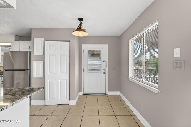 Building Photo - 6714 Beach Dr