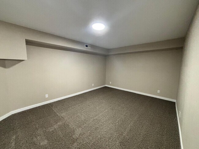 Building Photo - Renovated 3 Bedroom 2 Bath home with Finished Basement! Available for Rent or Rent to Own!