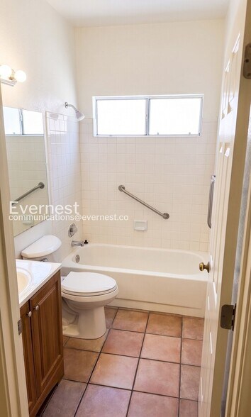 Building Photo - 9820 N Sun Vista Pl