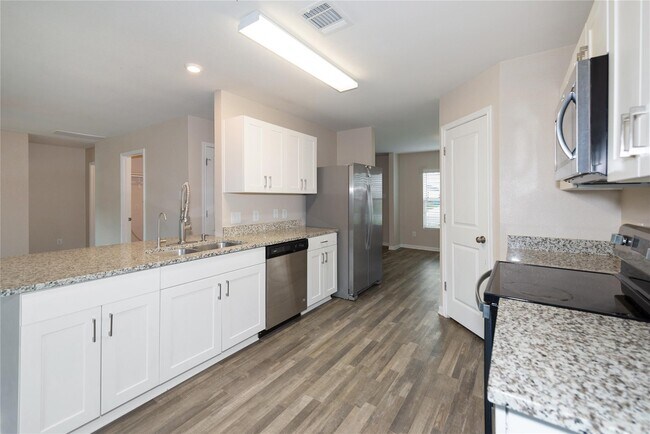 Building Photo - 15621 Briar Forest Dr