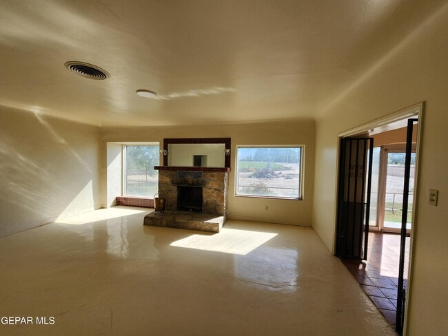 Building Photo - 6643 Westside Dr