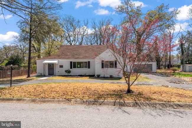 Building Photo - 5004 Barnaby Ln