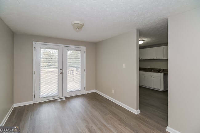 Building Photo - 7180 Buck Creek Dr